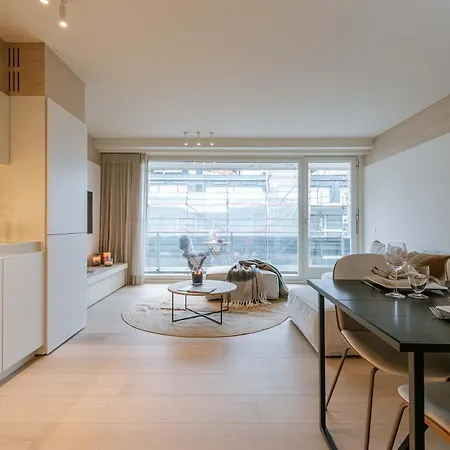 Huswell - Luxurious Two Bedroom With Lateral Seaview Apartment